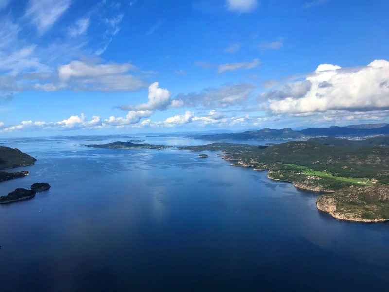 Helikopterflug über Norwegens Fjorde