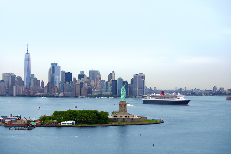 QM2 in New York